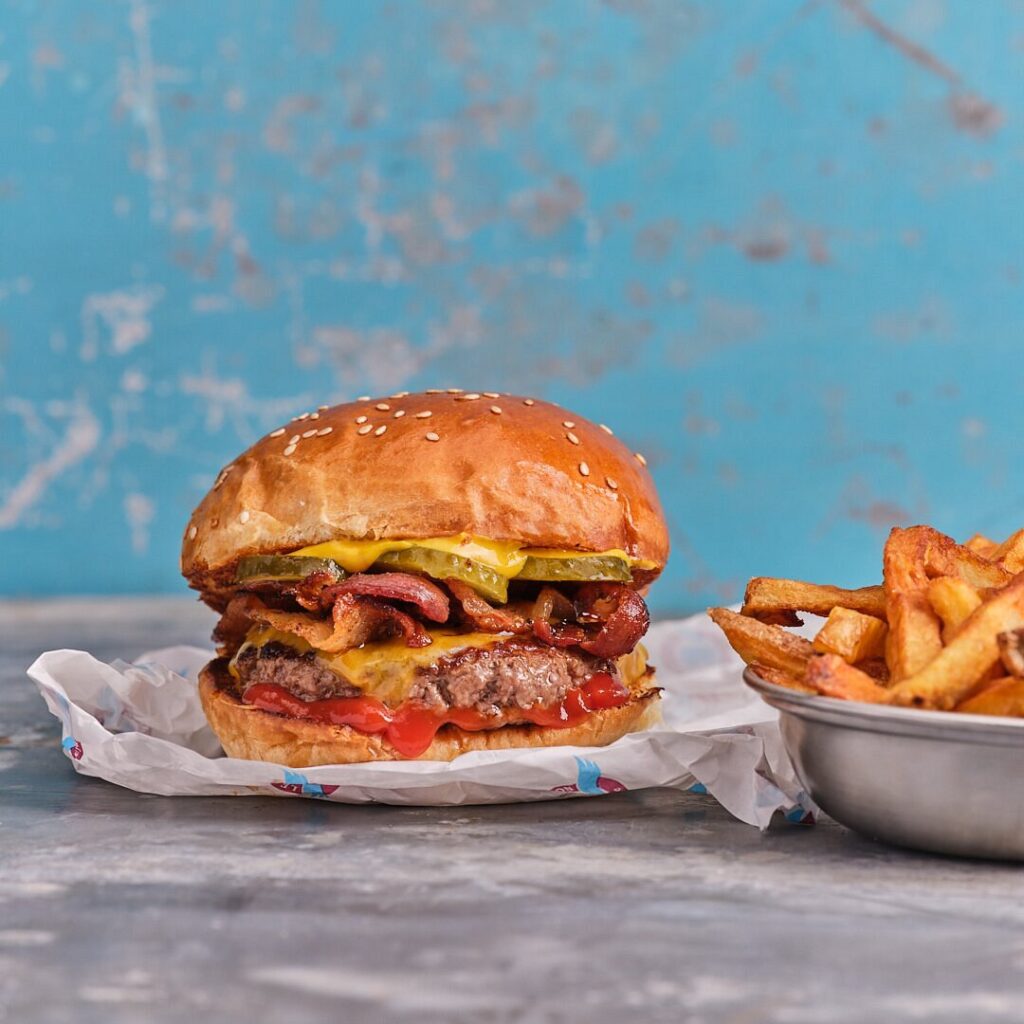 hamburguesa con queso y tocino